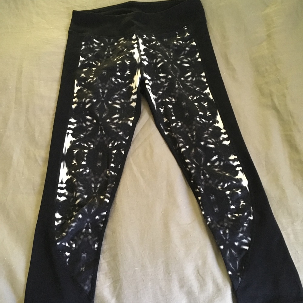 Fabletics Powerhold Salar Capri - image 2